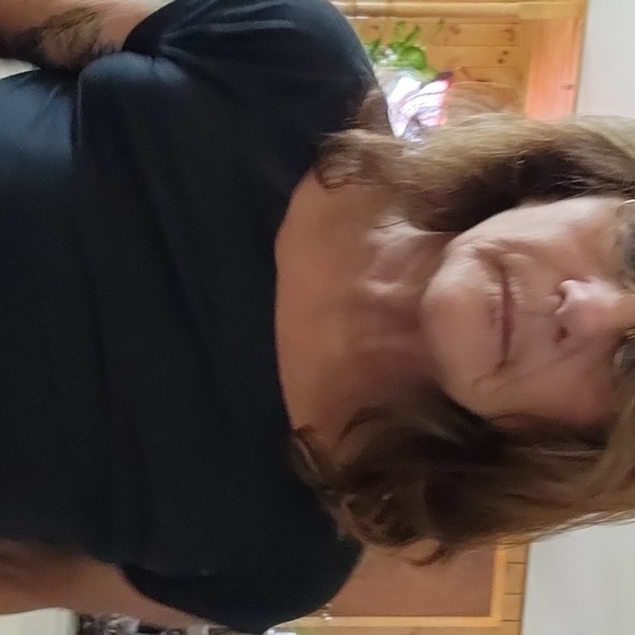 Adorable photo black top Love 💗 Me size medium - Picture 6 of 6